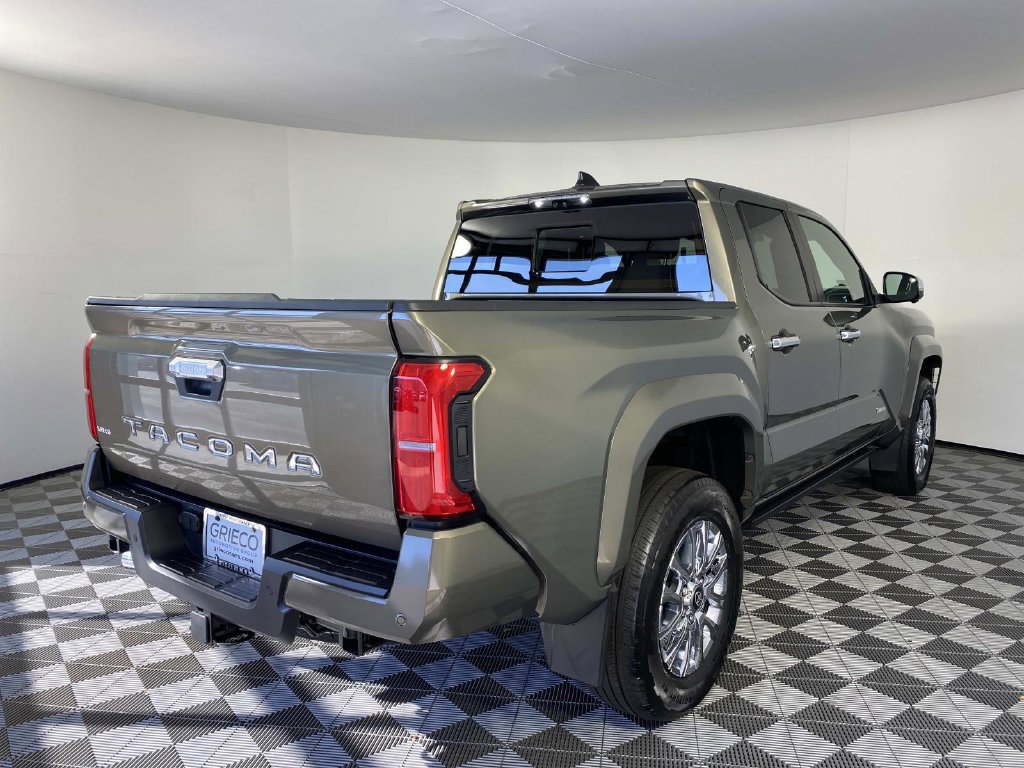 Used 2025 Toyota Tacoma Limited AWD/4WD image 9