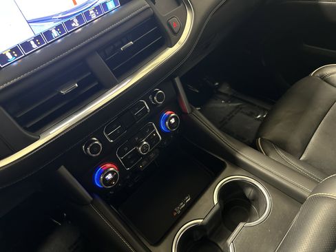 Used 2021 GMC Yukon SLT w/ SLT Luxury Plus Package image 26