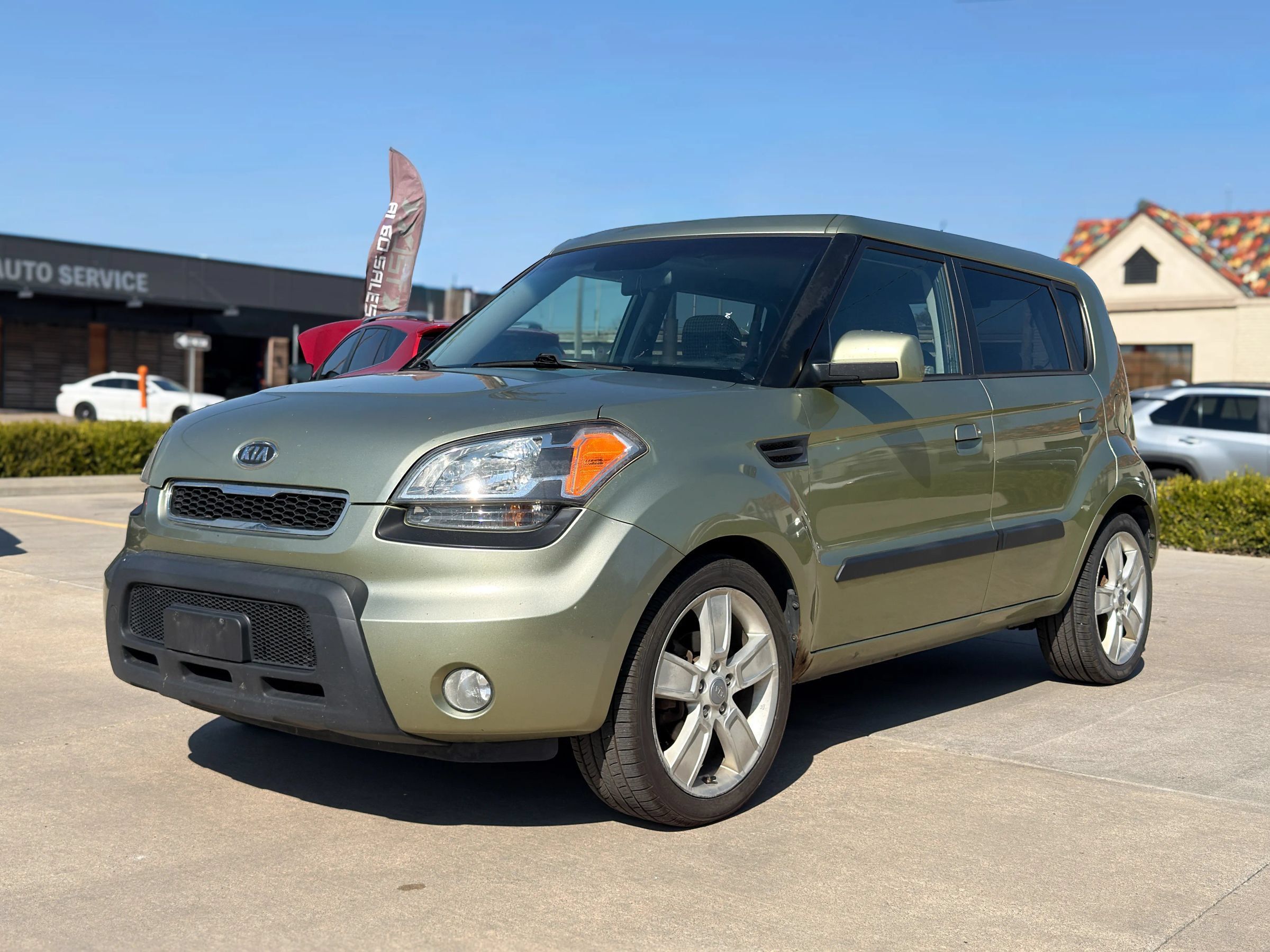 Used 2010 Kia Soul ! FWD image 3