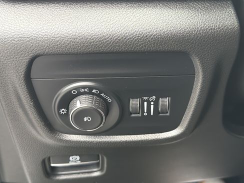 Used 2022 Jeep Grand Cherokee Limited RWD image 38
