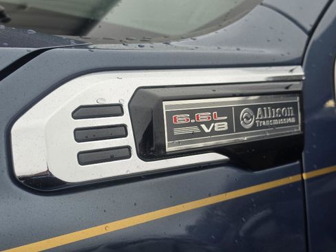 Used 2024 GMC Sierra 2500 SLT w/ SLT Convenience Package image 11