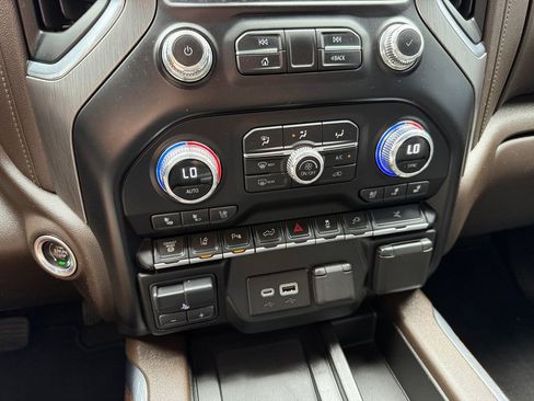 Used 2023 GMC Sierra 3500 Denali AWD/4WD image 19