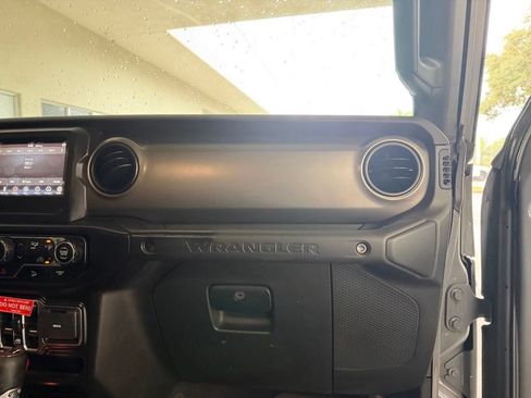 Used 2019 Jeep Wrangler Unlimited Sport S AWD/4WD image 23