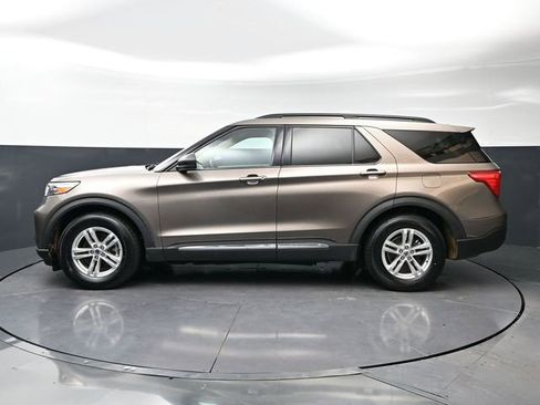Used 2021 Ford Explorer XLT image 8
