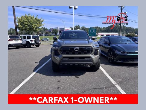 Used 2025 Toyota Tacoma TRD Off-Road AWD/4WD image 1