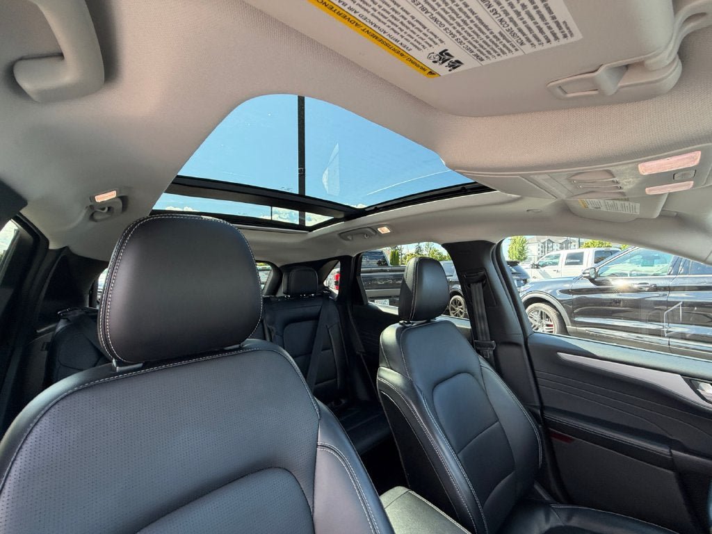 Used 2025 Ford Escape Platinum AWD/4WD image 27