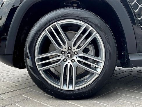 Used 2024 Mercedes-Benz GLS 450 4MATIC image 9