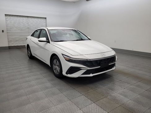 Used 2024 Hyundai Elantra SE FWD image 13