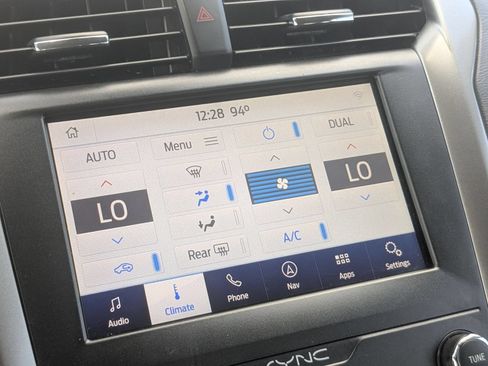 Used 2020 Ford Fusion SE FWD image 24
