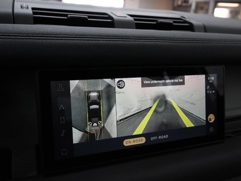 Used 2020 Land Rover Defender 110 SE image 18