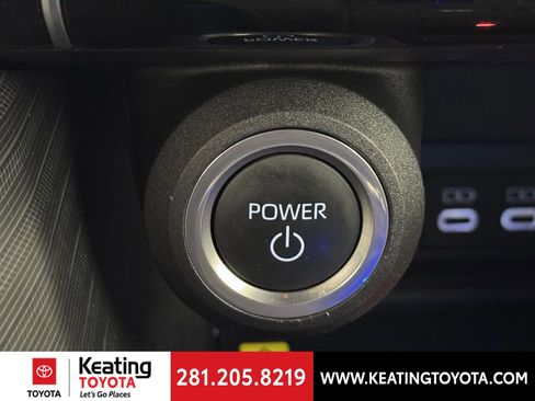 Certified 2024 Toyota Venza XLE image 31