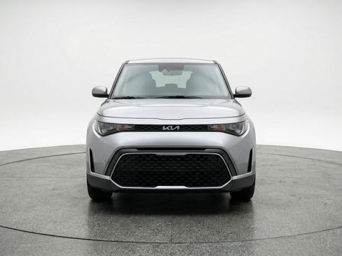 Used 2025 Kia Soul LX w/ LX Technology Package FWD image 2