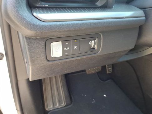 Used 2025 Chevrolet Traverse LT FWD image 25