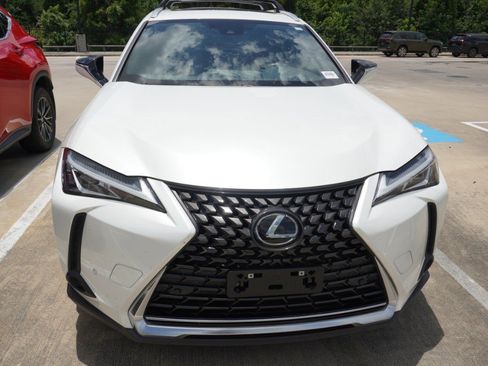 Used 2022 Lexus UX 200 w/ Premium Package FWD image 2