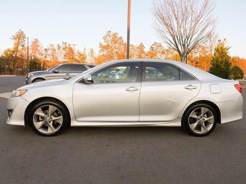 Used 2014 Toyota Camry SE image 10