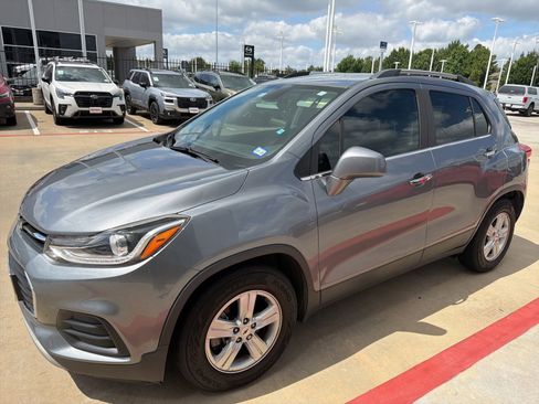 Used 2020 Chevrolet Trax LT w/ Driver Confidence Package FWD image 1