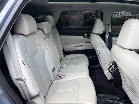 Certified 2025 Kia Sorento S w/ Panoramic Sunroof Package image 38