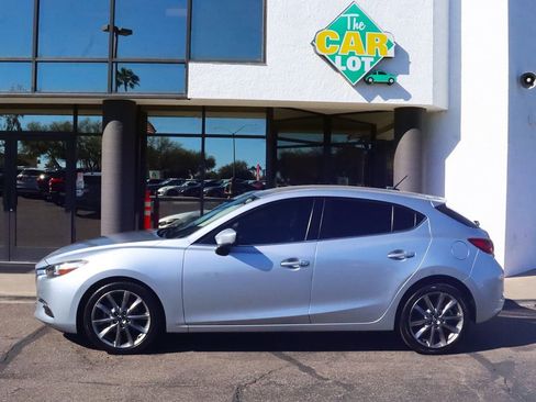 Used 2018 MAZDA MAZDA3 Touring image 8