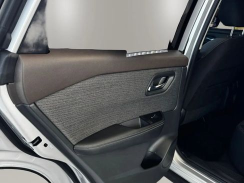Used 2022 Nissan Rogue SV FWD image 21