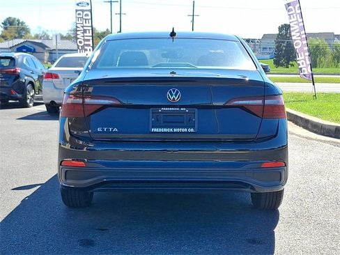 Used 2024 Volkswagen Jetta S image 5