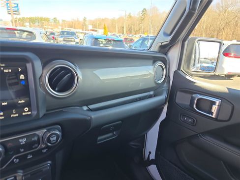 Used 2022 Jeep Wrangler Unlimited Sahara w/ LED Lighting Group image 25