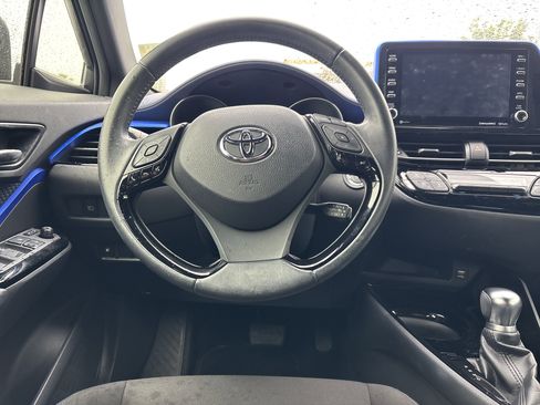 Used 2020 Toyota C-HR XLE FWD image 16