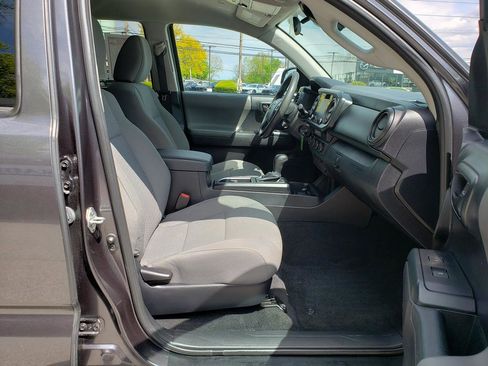 Used 2021 Toyota Tacoma SR AWD/4WD image 17