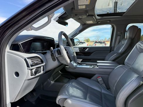 Used 2019 Lincoln Navigator Reserve AWD/4WD image 13