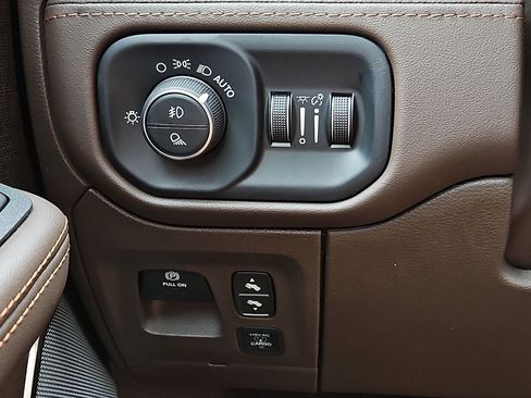Used 2025 RAM 1500 Limited AWD/4WD image 25
