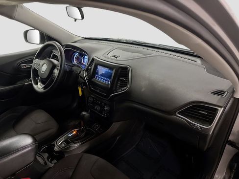 Used 2019 Jeep Cherokee Latitude w/ Popular Appearance Group image 33