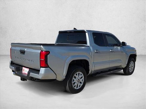 Certified 2025 Toyota Tacoma SR5 AWD/4WD image 5