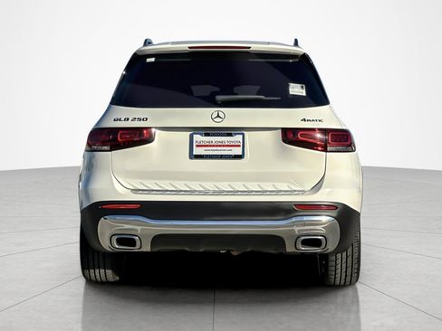 Used 2022 Mercedes-Benz GLB 250 4MATIC image 4