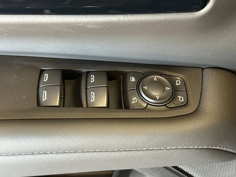 Used 2026 Chevrolet Suburban LT w/ Comfort Package RWD image 12