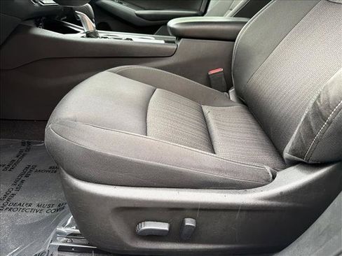 Used 2024 Nissan Altima 2.5 SV FWD image 12
