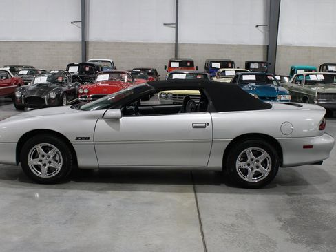 Used 1998 Chevrolet Camaro Z28 RWD image 17