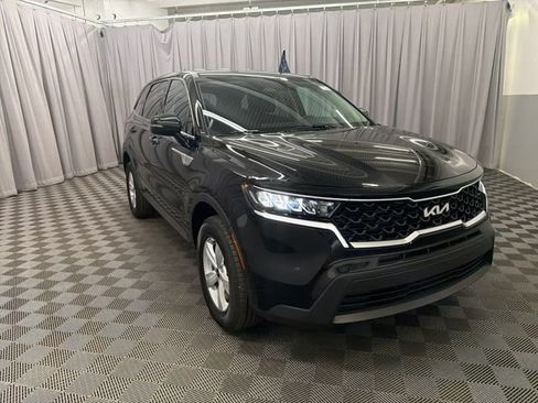 Certified 2023 Kia Sorento LX AWD/4WD image 3
