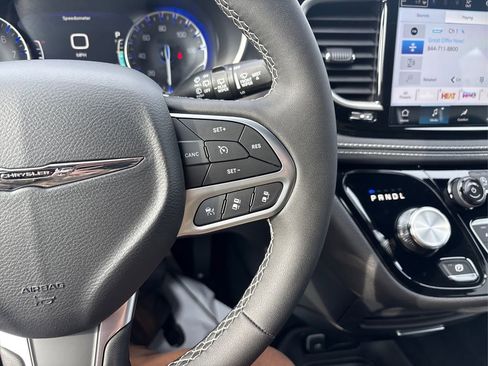 New 2026 Chrysler Pacifica Select image 23
