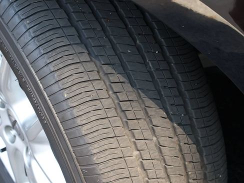 Used 2025 Chrysler Pacifica Select FWD image 12