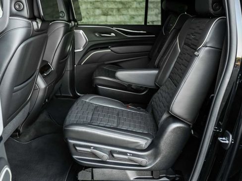 Used 2023 Cadillac Escalade ESV V image 21