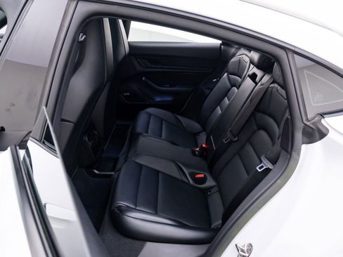 Used 2023 Porsche Taycan image 17