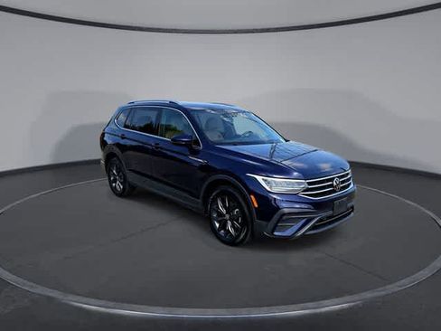 Used 2022 Volkswagen Tiguan SE w/ Panoramic Sunroof Package AWD/4WD image 2