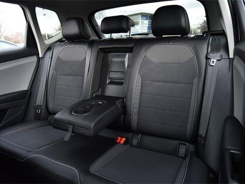 Used 2023 Volkswagen Taos SE w/ Panoramic Sunroof Package image 22