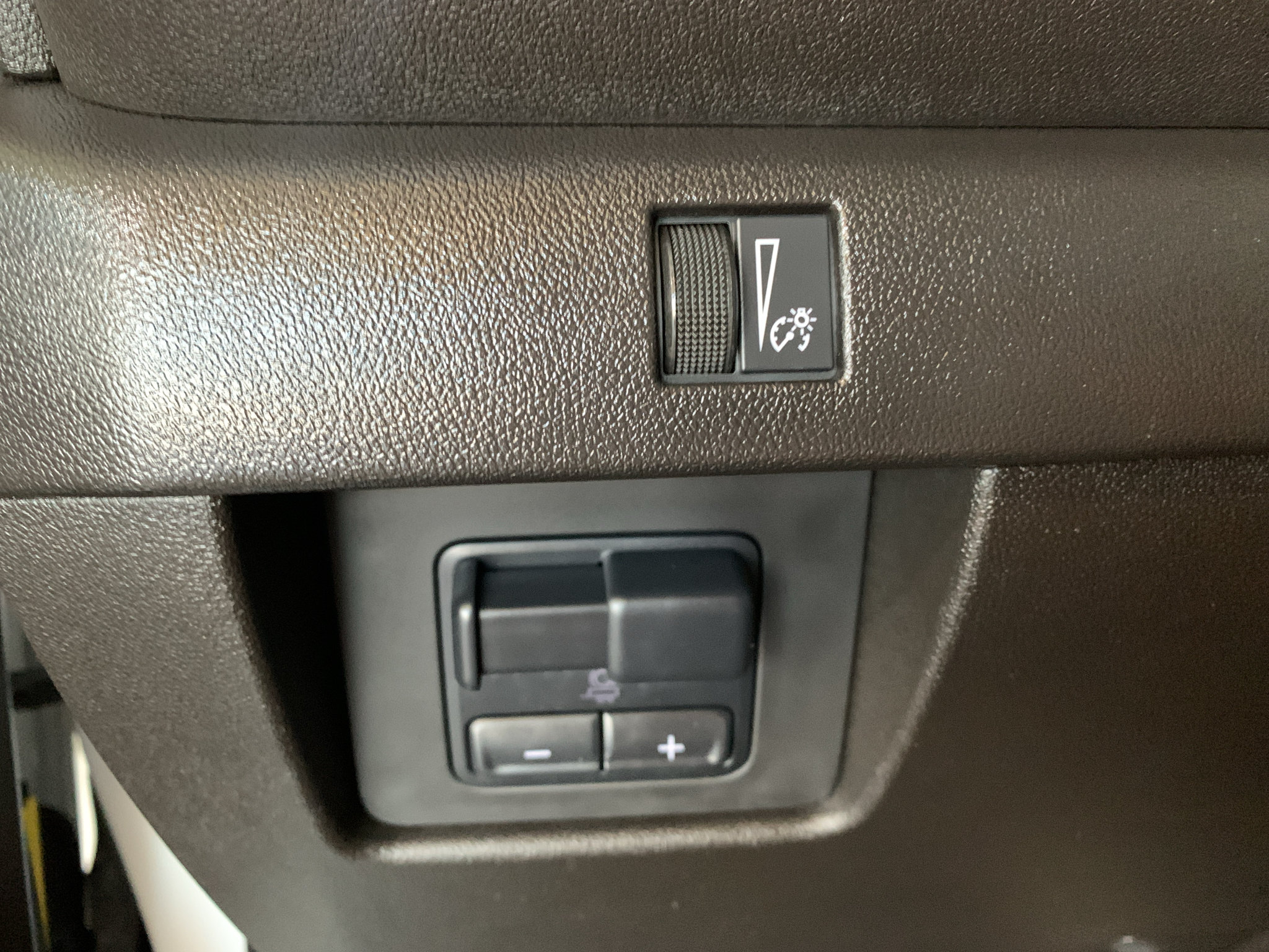 Used 2024 Chevrolet Colorado Trail Boss w/ Technology Package AWD/4WD image 31