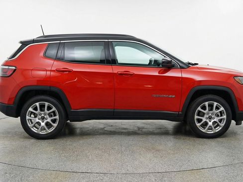 Used 2025 Jeep Compass Limited image 11