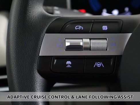 Certified 2025 Hyundai Tucson SE image 3