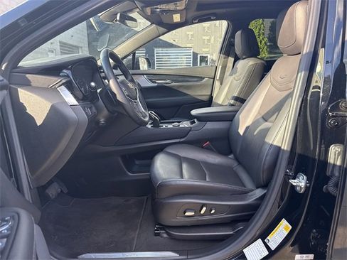 Certified 2025 Cadillac XT5 Premium Luxury image 9