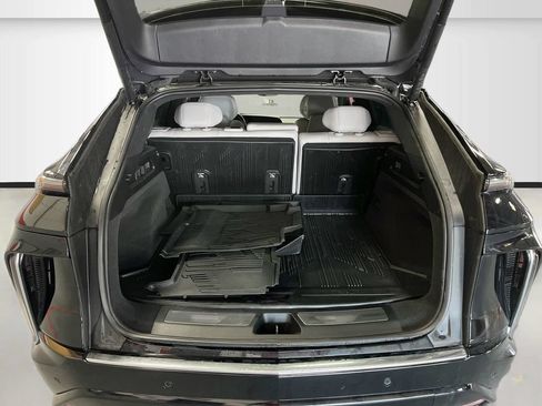 Used 2025 Cadillac Lyriq Luxury w/ LPO, Floor Liner Package AWD/4WD image 27