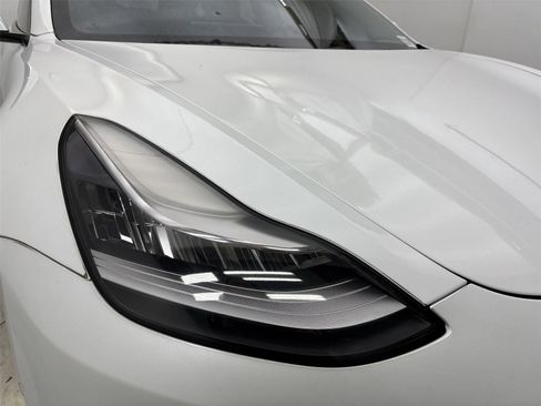 Used 2017 Tesla Model 3 Standard Range image 18