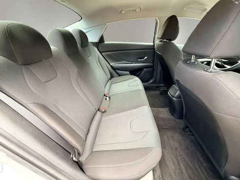 Used 2023 Hyundai Elantra SE FWD image 13