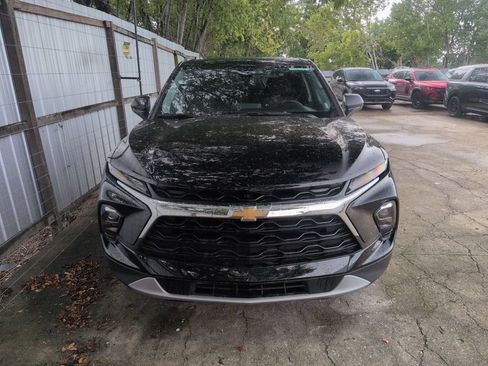 Used 2025 Chevrolet Blazer LT FWD image 2